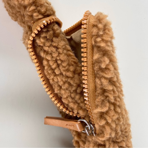 NEW Earthbound Bag Unisex Oversized Brown Teddy Bear Sherpa Crossbody Fanny Pack - Picture 6 of 8